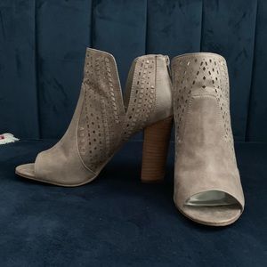 Carlos Santana Open Toe Libbie Booties Size 8.5